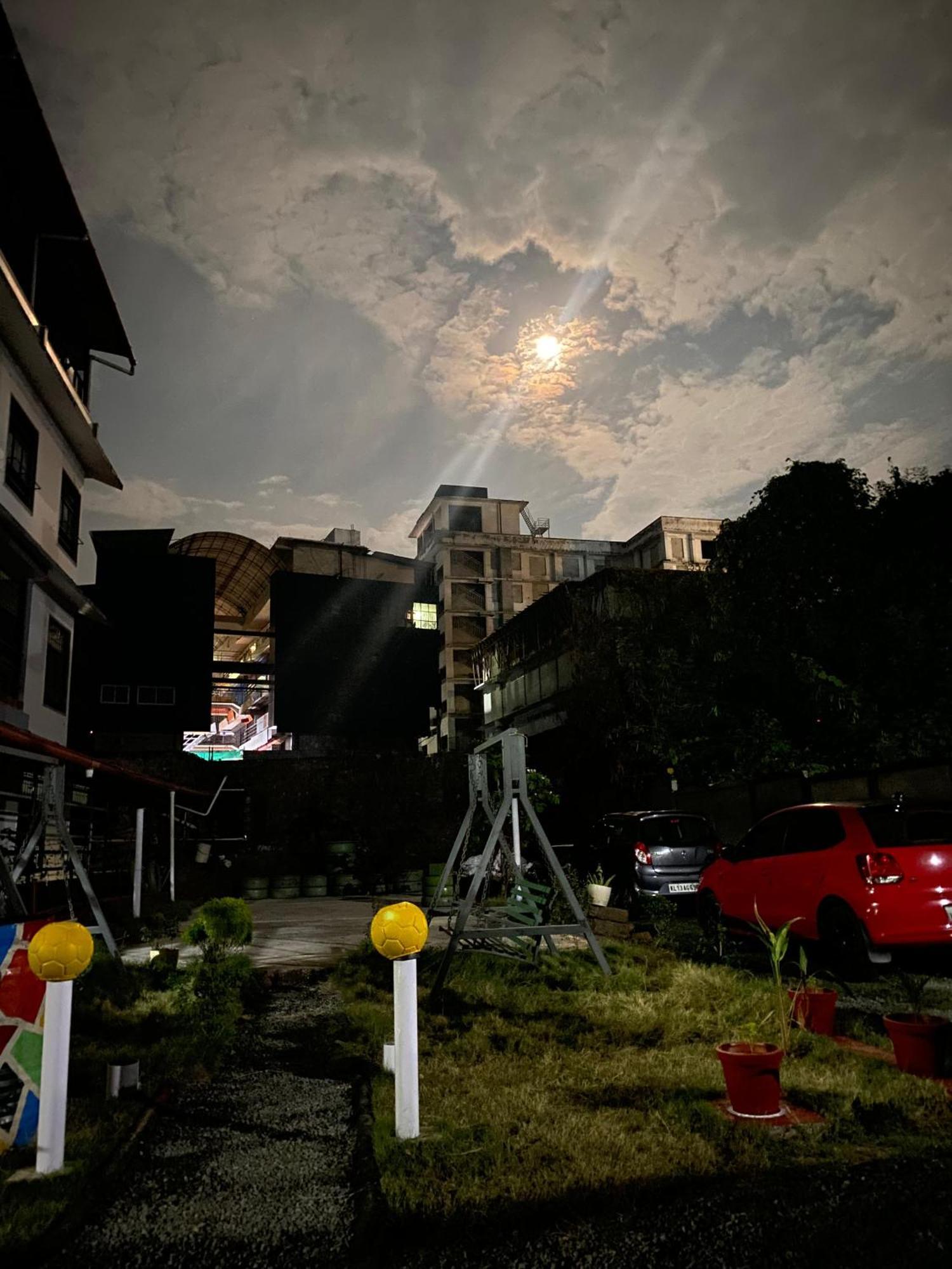 Happy Living Dormitory Kannur Railway Station ภายนอก รูปภาพ