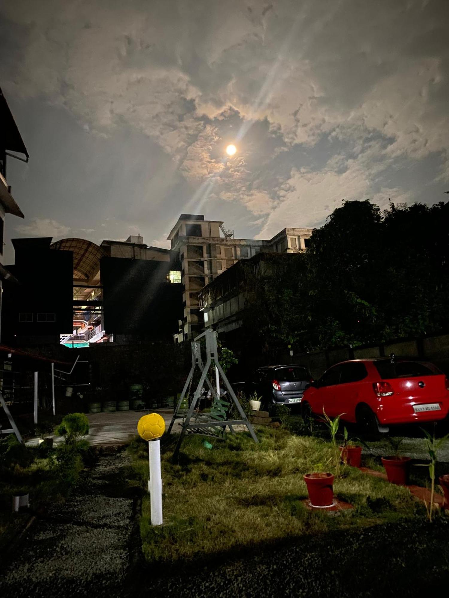 Happy Living Dormitory Kannur Railway Station ภายนอก รูปภาพ